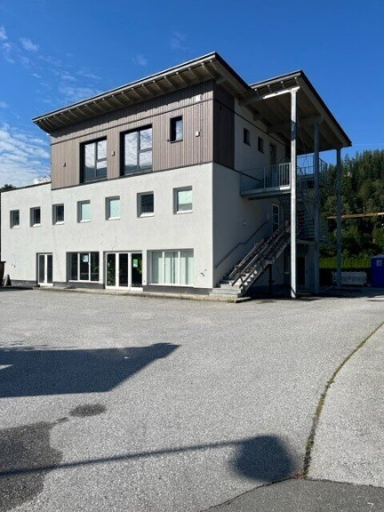 Büro / Praxis - 5500, Bischofshofen - Bis zu 4 Büroplätze in Gemeinschaftsbüro mit IT-Firma zu vermieten (abgeschlossen oder als Coworking)