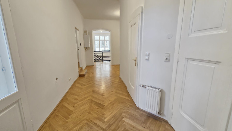 Büro / Praxis - 1070, Wien,Neubau - Generalsaniertes Altbaubüro auf 3 Etagen in 1070 Wien mit Terrassenfläche