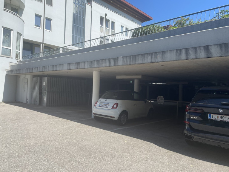 Immobilie - 4600, Wels - Ihr Parkplatz in Wels: Sichern Sie sich diesen Stellplatz für nur 15.000,00 - 19.000,00 €!