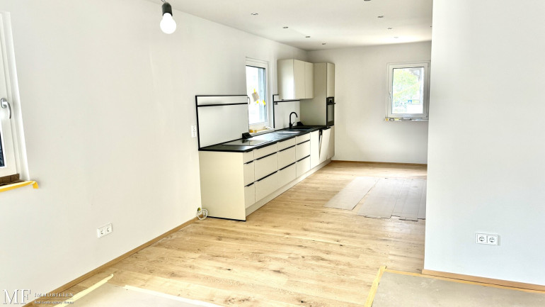 Haus - 2000, Stockerau - Zentrum Stockerau  Modernes Wohnen mit Garten