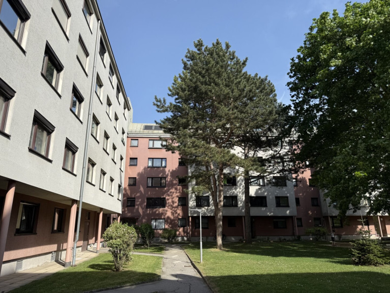 Wohnung - 1230, Wien - Koffer packen und einziehen! Generalsanierte, unmöblierte Top-Dachgeschoß-Eigentumswohnung in 1230 Wien