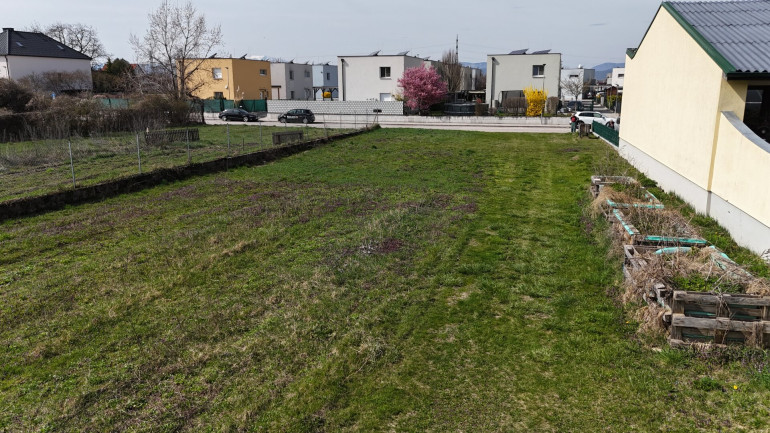 Grundstück - 2700, Wiener Neustadt - Wr.Neustadt Ortsrandlage - Neuparzellierung: zwei Grundstücke mit jeweils ca 550 m2!