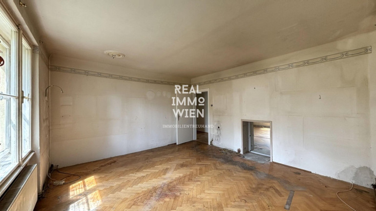 Wohnung - 2500, Baden - Sanierungsbedürftige 3-Zimmer-Wohnung in Baden – Ihr individuelles Wohnprojekt mit großem Potenzial!