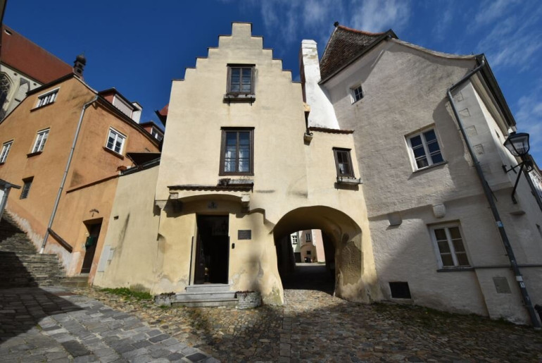 Haus - 3500, Krems an der Donau - Spätgotischer Bau 15 Jhd im Zentrum Krems, 169m² mit Balkon, Terrasse und 1000 Jahre altem Weinkeller