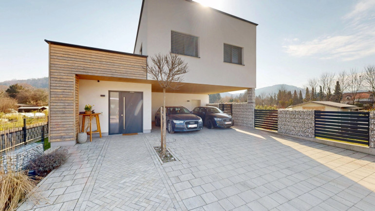 Haus - 2823, Pitten - Phantastisches, neuwertiges Einfamilienhaus mit großem Garten | 4 Zimmer - 147 m² | Carport | PV-Anlage u.v.m.