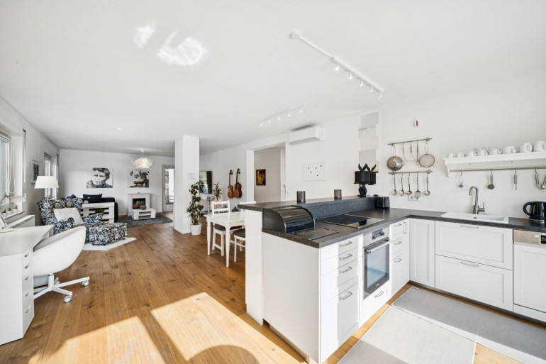 Wohnung - 1190, Wien - Nahe American School: Stilvoll saniertes Wohnjuwel mit 3-4 Zimmern, 3 Balkons, Sauna & Grünblick – 125 m² Lebensqualität