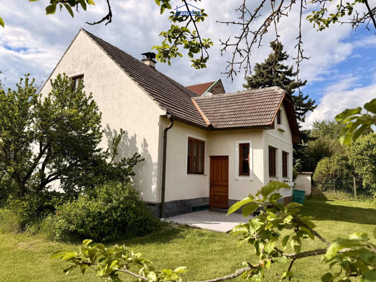 Haus - 2084, Weitersfeld - Wer schenkt mir wieder Leben, liebt die Natur und schreibt meine Geschichte weiter?
