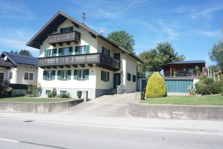 Haus - 4925, Pramet - Wohnhaus mit zwei Wohnungen, Mehrfachgarage und gemütlichen Hausgarten