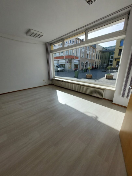 Einzelhandel - 4910, Ried im Innkreis - Werbewirksames Geschäftslokal im Stadtzentrum