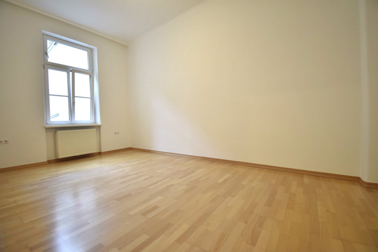 Büro / Praxis - 4020, Linz - Frisch sanierte Bürofläche in tollem Altbau inklusive einem Parkplatz
