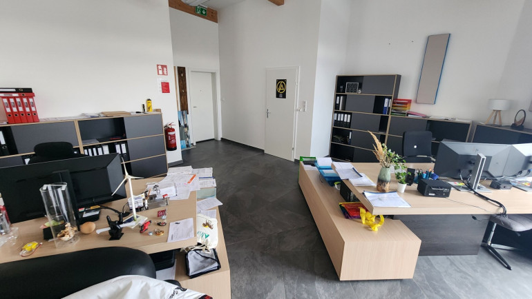 Büro / Praxis - 2700, Wiener Neustadt - 221M2 Loft Maisonette Büro mit Teeküche + 150M2 Lagerfläche inklusive
