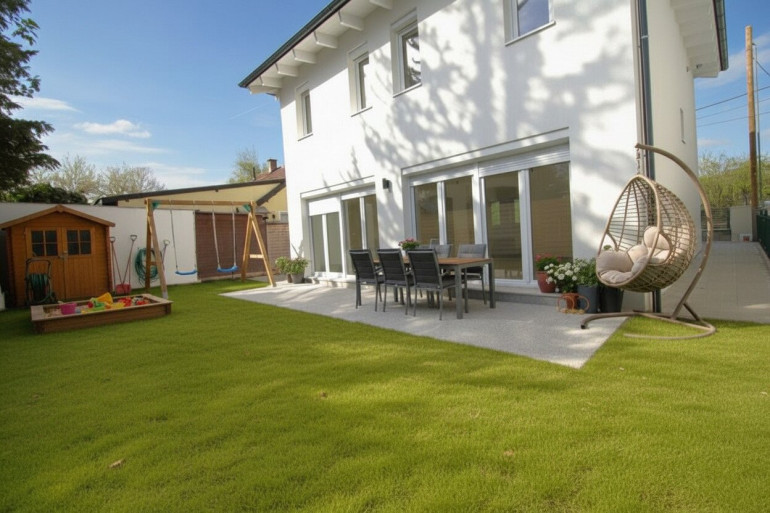 Haus - 2201, Gerasdorf bei Wien - Perfekt für Familien: Exklusives Einfamilienhaus mit uneinsehbaren Garten & Schnellbahn ums Eck - Ruhe, Sonne, Platz!