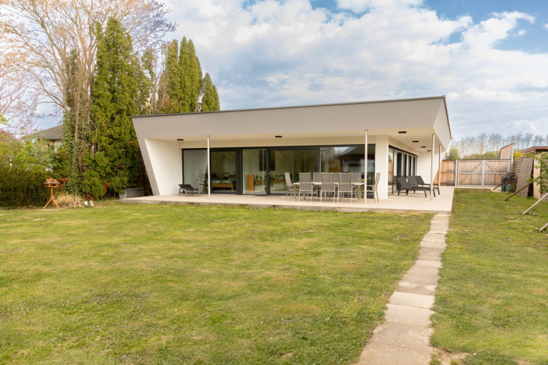 Haus - 3484, Grafenwörth - Moderner Bungalow auf großem Grundstück & Nebenhaus