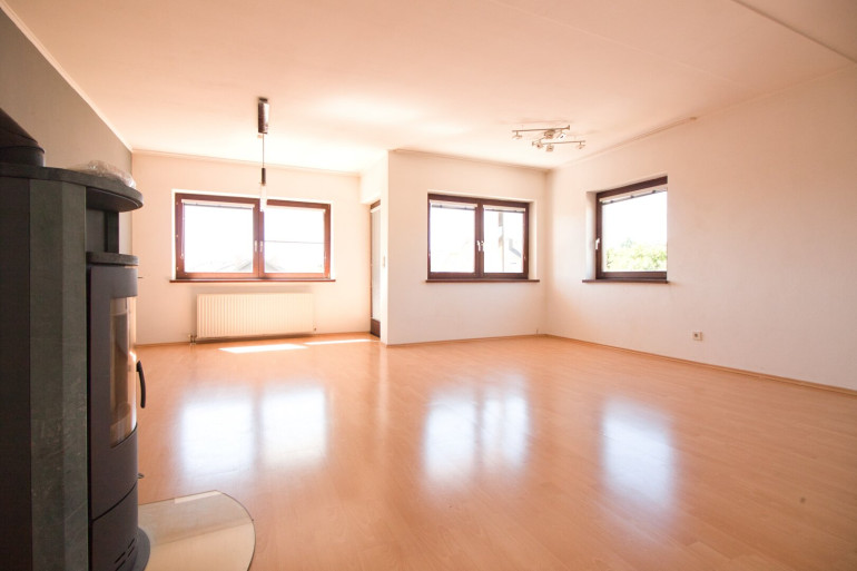Wohnung - 2540, Bad Vöslau - Gut geschnittene, lichtdurchflutete Maisonette mit Kamin & Südbalkon | 111 m² auf zwei Ebenen | inkl. Stellplatz