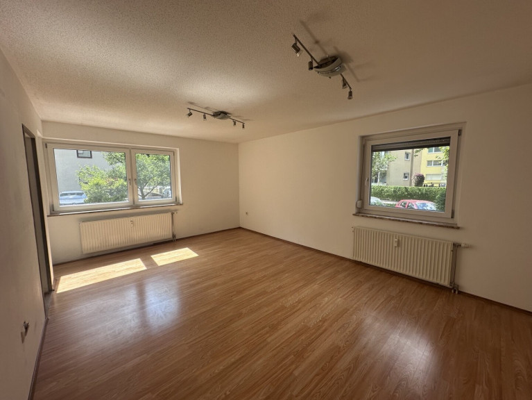 Wohnung - 6130, Schwaz - Schwaz: Leergeräumte 3-Zimmer-Wohnung mit verglaster Loggia – startklar für Ihre Sanierung
