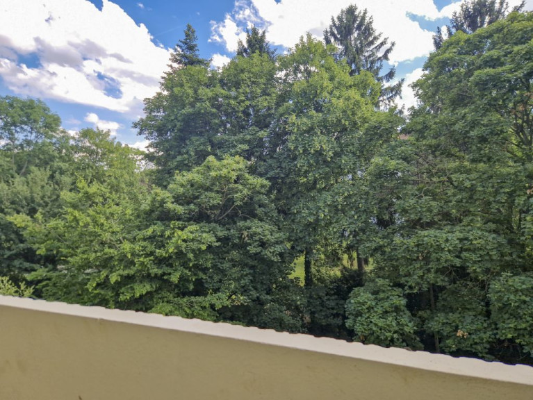Wohnung - 1170, Wien - TOLLE GRÜNRUHELAGE: GROßE 3-ZIMMER-WOHNUNG (4 ZI. MÖGL.) MIT 2 LOGGIEN IM 2. LIFTSTOCK MIT GARAGE!