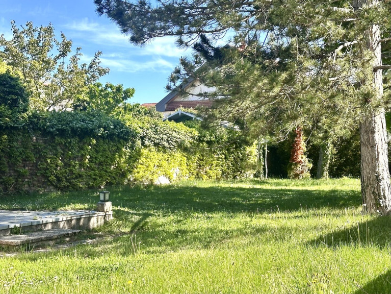 Haus - 2352, Gumpoldskirchen - Neu bewertet: Altorthaus mit großem Garten und Ausbaupotenzial in Gumpoldskirchen
