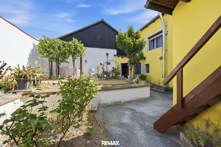 Haus - 2070, Obernalb - Mediterranes Flair & viel Platz: Gepflegtes Haus mit Erdkeller, Doppelgarage & Obstgarten!
