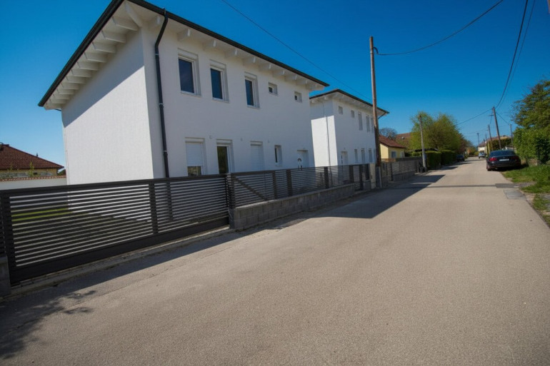 Haus - 2201, Gerasdorf bei Wien - Perfekt für Familien: Exklusives Einfamilienhaus mit uneinsehbaren Garten & Schnellbahn ums Eck - Ruhe, Sonne, Platz!
