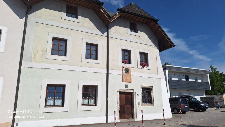 Wohnung - 4600, Wels - Stilvoll wohnen im denkmalgeschützten Altbau mit Garten