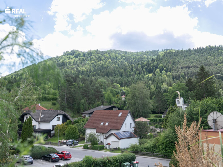 Wohnung - 2763, Neusiedl - Ruhelage mit traumhafter Aussicht - 80m², 3 Zi., Terrasse, 3- Liftstock, neue Küche, Klimaanlage, Massagebadewanne!