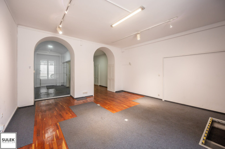Einzelhandel - 1040, Wien - ** Frequenzlage Rechte Wienzeile / Naschmarkt: ab sofort: rd. 58 m² großes Geschäftslokal ** Büro / Schauraum / Atelier / Studio/  PopUp etc. KEINE Gastro **