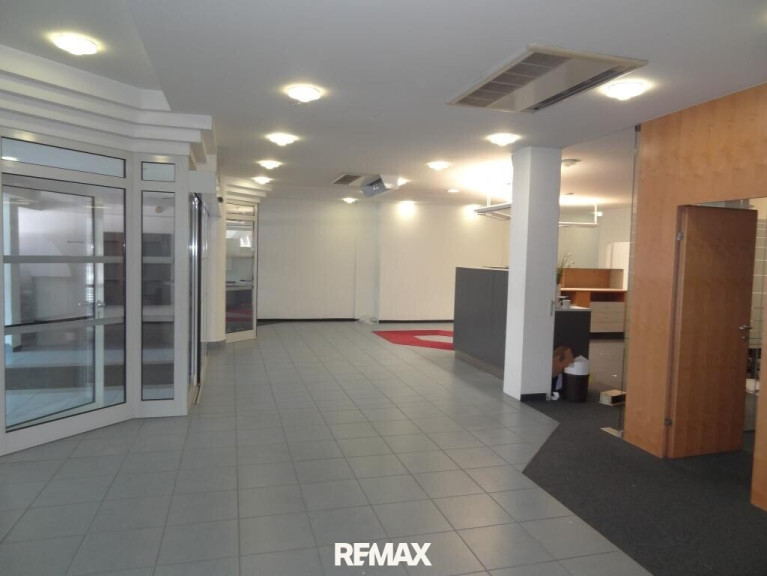 Einzelhandel - 6020, Innsbruck - Sehr gut sichtbare Geschäftsfläche mit ca. 232m² in guter Frequenzlage von Pradl zu mieten