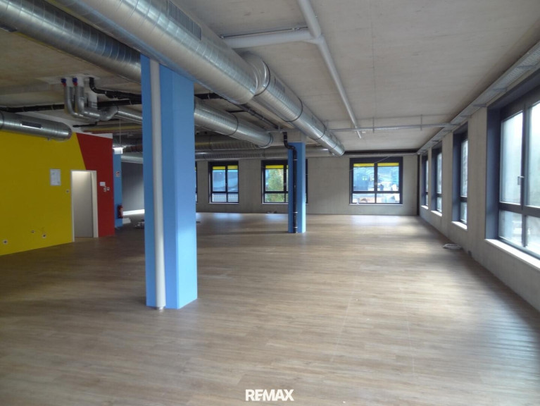 Büro / Praxis - 6300, Wörgl - ACHTUNG: Preissenkung! Großzügige und behindertengerecht erreichbare Büro- und Praxisflächen zwischen ca. 210m² und ca. 634m² in sehr guter Frequenzlage von Wörgl zu mieten