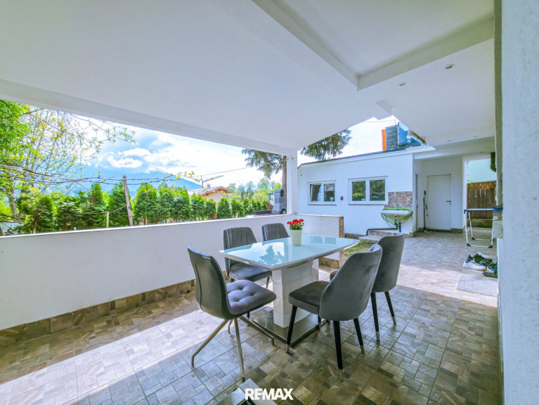 Haus - 6067, Absam - Zweifamilienhaus in Absam, 165m², Garten, Balkon, Terrasse, 3 Stellplätze – Top Lage und ideal für Familien!