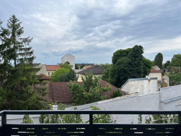 Wohnung - 2320, Schwechat - Mischekgasse - hofseitige Garconniere mit Balkon zu vermieten