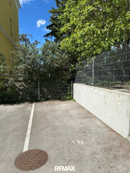 Immobilie - 2540, Bad Vöslau - PKW Stellplatz in Zentraler Lage