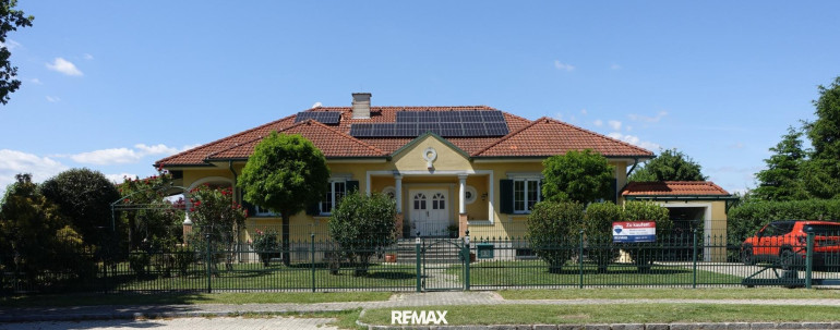 Haus - 7444, Unterloisdorf - Repräsentatives Einfamilienhaus mit großen Garten, Naturpool, Wellnessbereich & autarker Energieversorgung