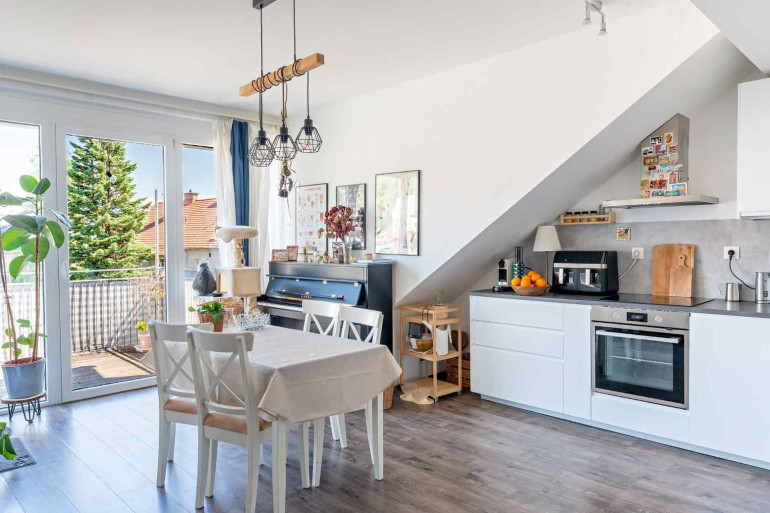 Wohnung - 8020, Graz - Charmante Dachgeschosswohnung mit großem Balkon und neu saniertem Bad