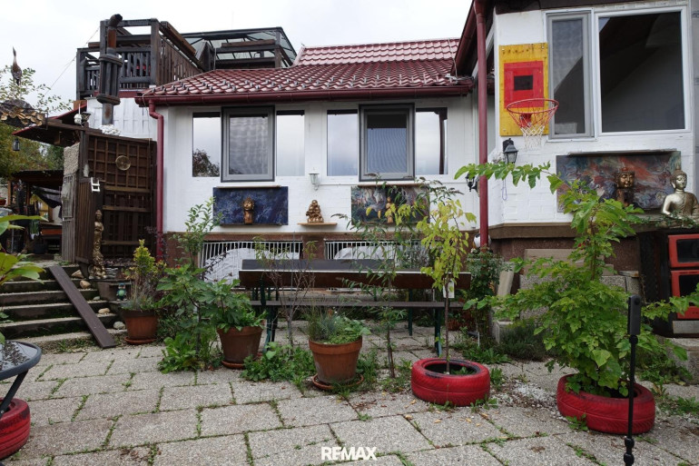Haus - 7372, Karl - Einfamilienhaus mit drei eigenständigen Wohnungen und einzigartigem Erlebnisgarten