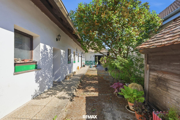 Haus - 2022, Schalladorf - Renovierungsbedürftiges Bauernhaus mit idyllischem Garten in Schalladorf