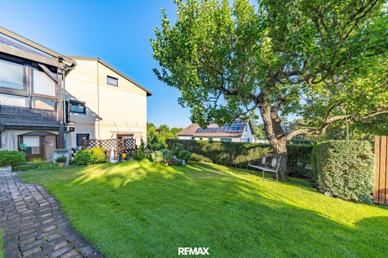 Haus - 2020, Hollabrunn - Großzügiges Wohnhaus mit Pool, Balkon, Garage, Wintergärten und Panoramablick!