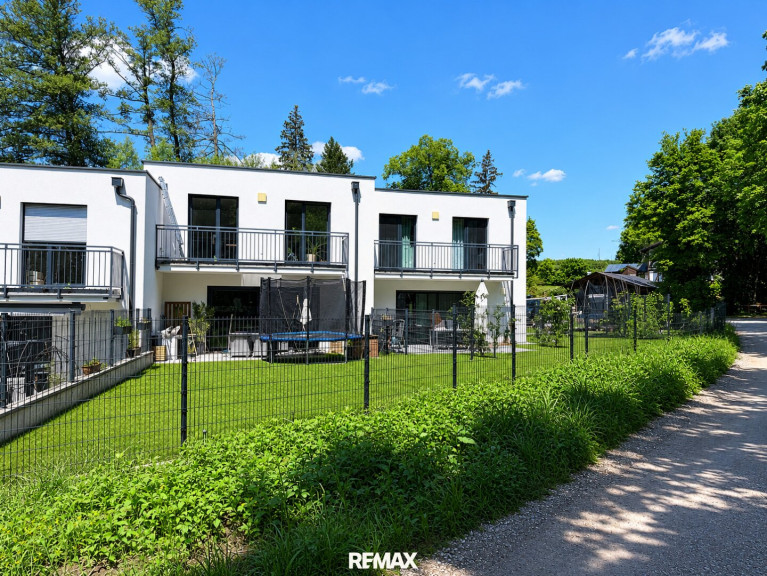 Haus - 2500, Baden - Modernes Reihenhaus mit Garten und zwei Stellplätzen in begehrter Lage von Baden