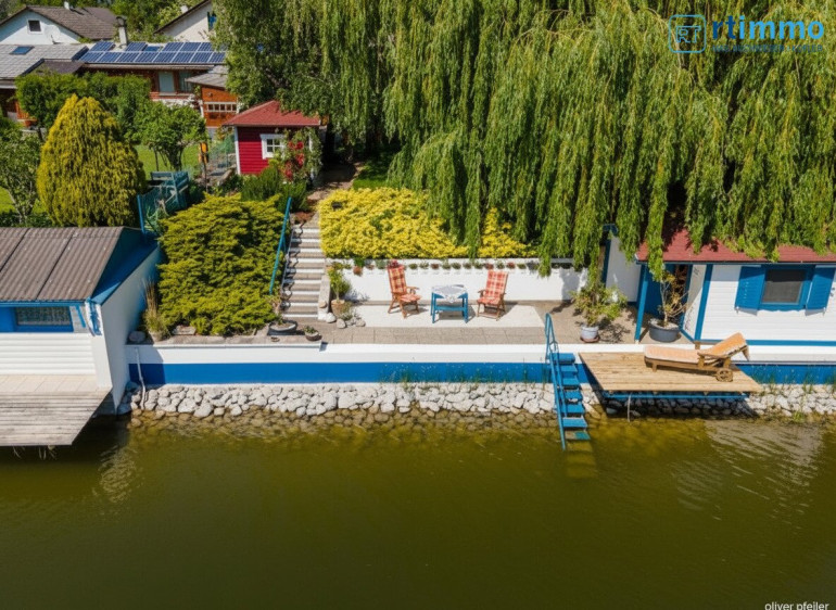 Haus - 2291, Lassee - LIEBEVOLL GEPFLEGTES TRAUMHAUS AM SEE MIT KAMIN; SEETERRASSE, SOMMERHÄUSCHEN AM WASSERUND GARAGE