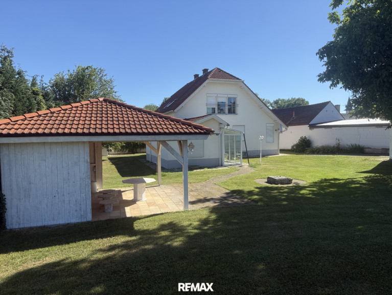 Haus - 2474, Gattendorf - Representative Villa mit Wintergarten und Nebengebäude auf 1.303 m2 Grund !