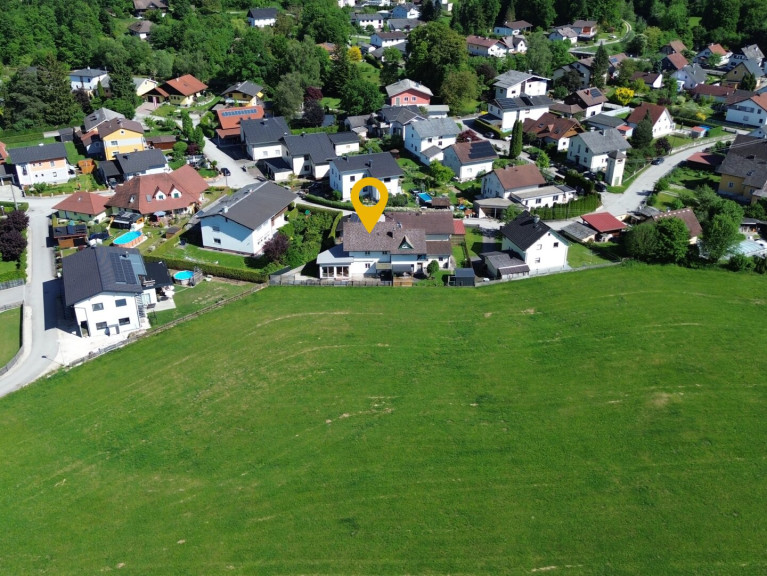 Haus - 4800, Regau - Exklusive Gartenwohnung mit Hauscharakter 175 m² WNFL auf zwei Ebenen, PV-Anlage großzügiger Außenfläche & Garage in Wankham / Regau