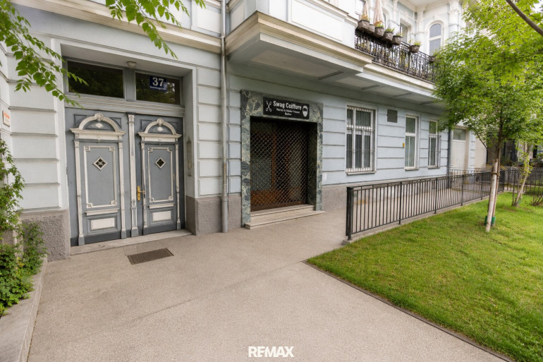 Wohnung - 1020, Wien - Sanierungsobjekt mit Potenzial im Stuwerviertel – Wohnung & Geschäftslokal im Eigentumspaket
