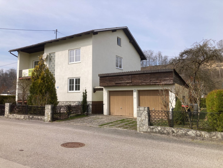 Haus - 4523, Neuzeug - Zweifamilienhaus mit Doppelgarage und großen Garten