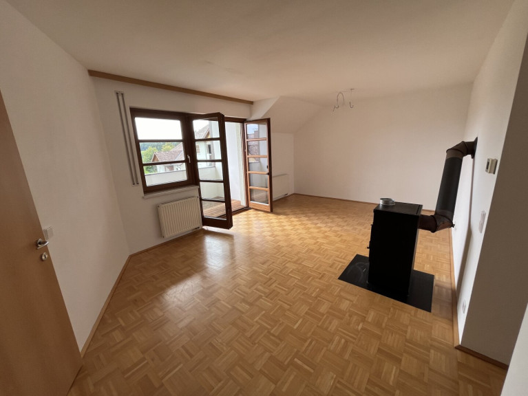 Wohnung - 4840, Vöcklabruck - Attraktive 3-Zimmer-Wohnung mit Kamin, sonniger Süd-West-Loggia und KFZ-Abstellplatz in zentraler Lage von Vöcklabruck / Poschenhof