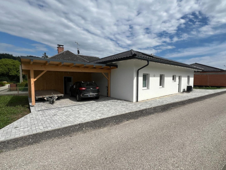 Haus - 4850, Timelkam - Traum-Bungalow Erstbezug zum kleinen Preis barrierefrei mit XL-Terrasse, Erstbezug, Photovoltaikanlage & Doppelcarport in 1A Lage in Ampflwang am Hausruck
