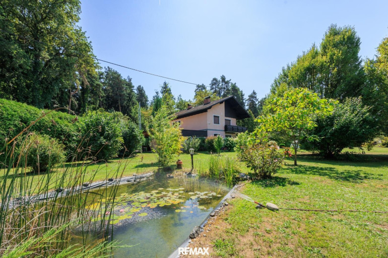 Haus - 9130, Pubersdorf - Mehrfamilienhaus mit Park in Pubersdorf