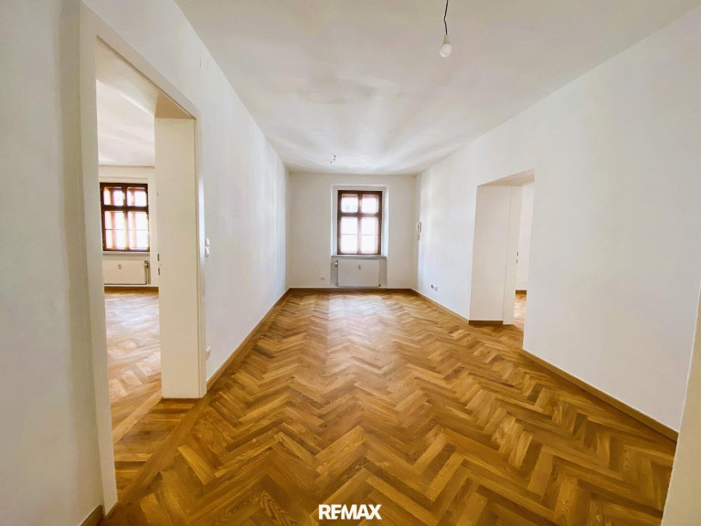 Wohnung - 7000, Eisenstadt - Großzügige Altbauwohnung in der Fußgängerzone! WG geeignet