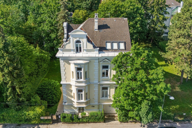 Haus - 1230, Wien - Historische Stadtvilla am Maurer Hauptplatz – mit exklusiver Dachterrasse und eigener Sauna!