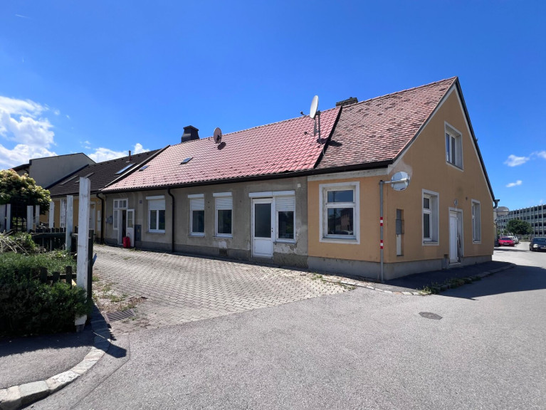 Haus - 2500, Baden - RESERVIERT! Sanierungsschnäppchen in Fußnähe zum Zentrum Baden!