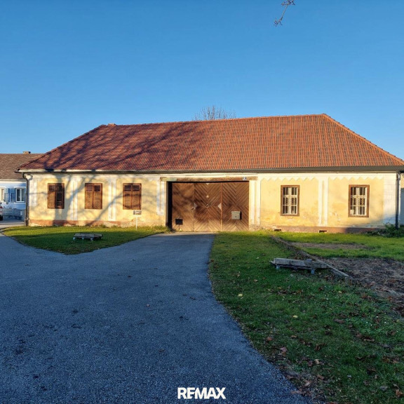 Haus - 7552, Stinatz - Traditioneller Vierkanthof im Dornröschenschlaf