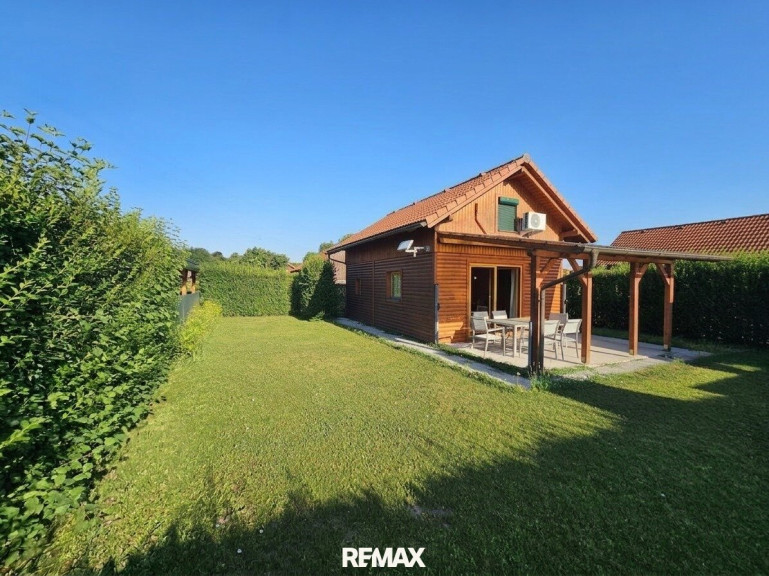 Haus - 4484, Kronstorf - Gemütliches Kleingartenhaus mit Eigengarten, Terrasse & Stellplatz in Kronstorf